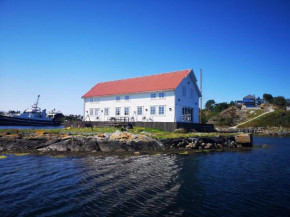 Hotels in Bremnes